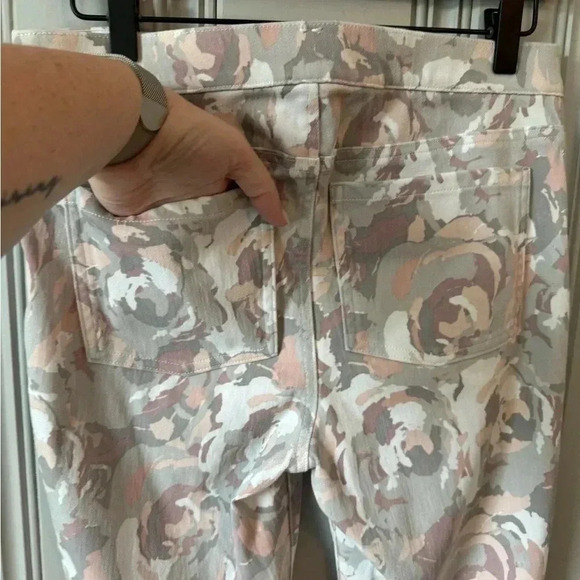 SPANX BLUSH BLOOM Jeanish Leggings Floral Pink and Grey Skinny, Size Large - Picture 5 of 10